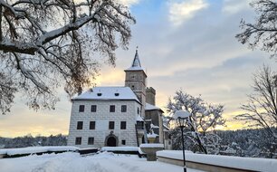 zimní pohled na průčelí hradu | © Andrea alternativní text | © Andrea