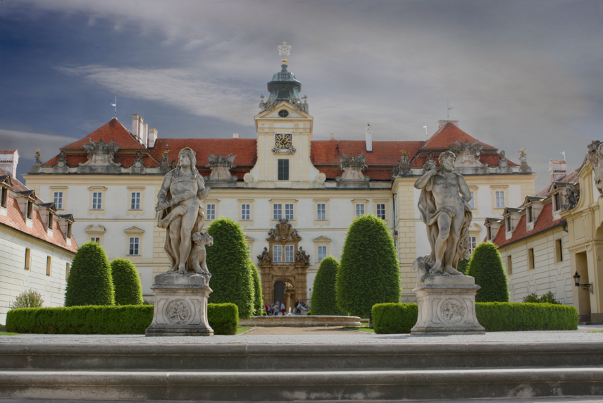Státní zámek Valtice Čelní pohled na zámek Valtice