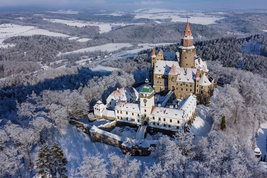 Bouzov v zimě | © Viktor Čáp letecký pohled na hrad Bouzov | © Viktor Čáp
